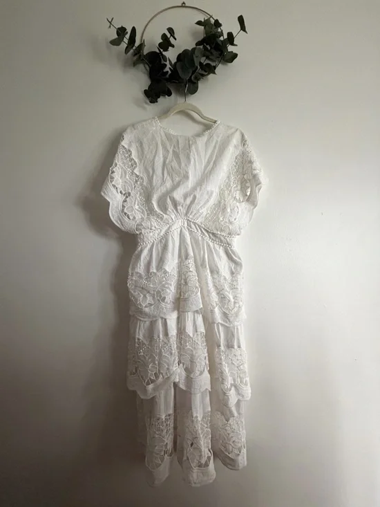 FARM Rio Off White Lace Richelieu Embroidered Tiered V-Neck Midi Dress - Picture 8 of 8